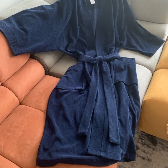 Men’s one size Robe - Picture 2 of 3